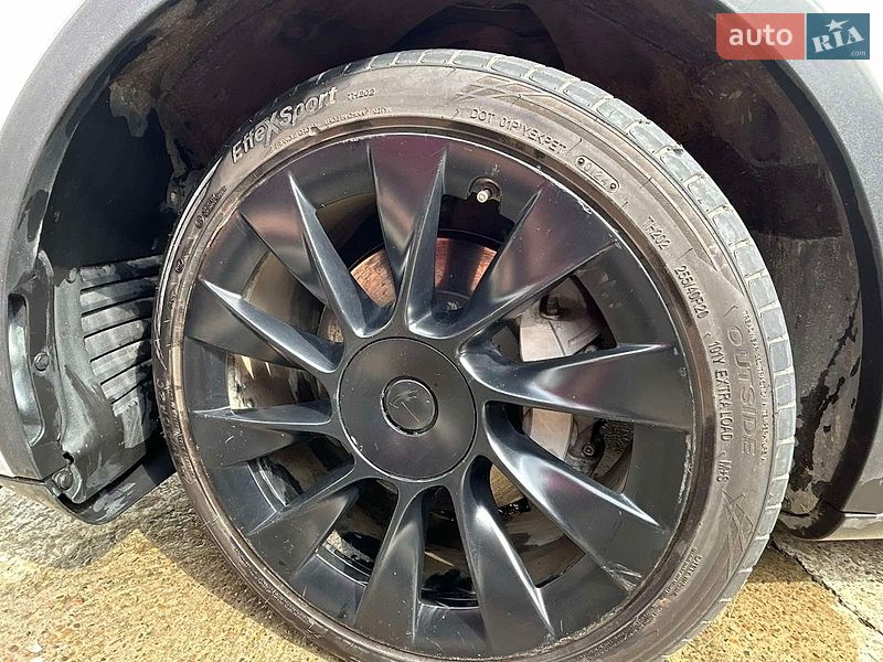 Внедорожник / Кроссовер Tesla Model Y 2021 в Черновцах