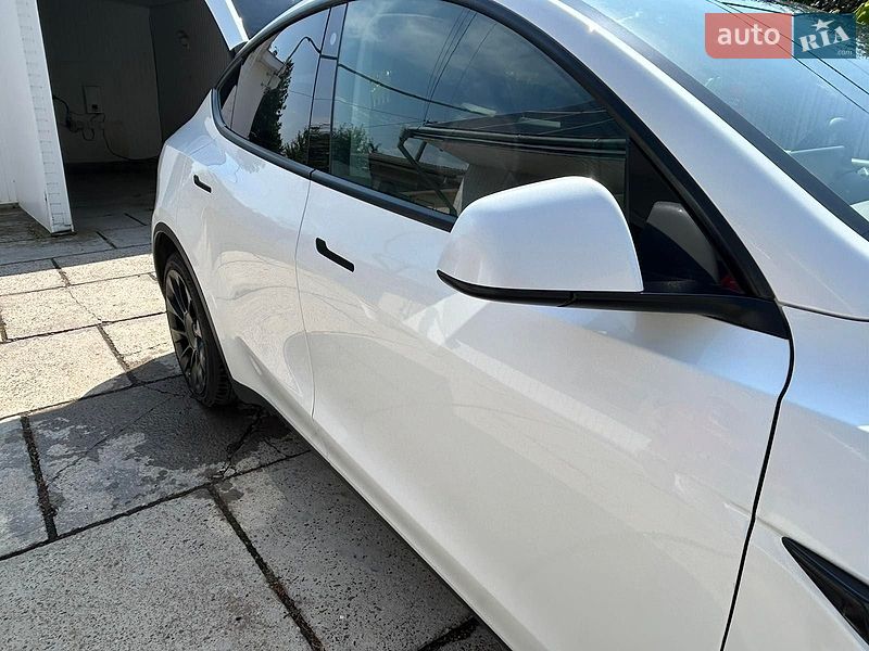 Внедорожник / Кроссовер Tesla Model Y 2021 в Черновцах