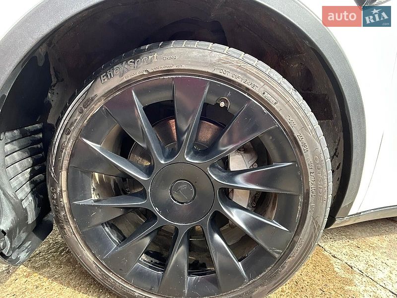 Внедорожник / Кроссовер Tesla Model Y 2021 в Черновцах
