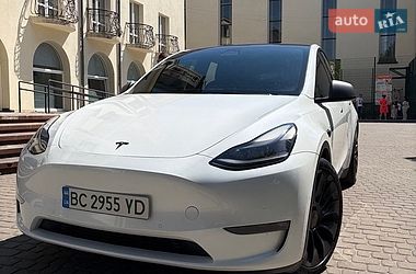 Tesla Model Y  2021