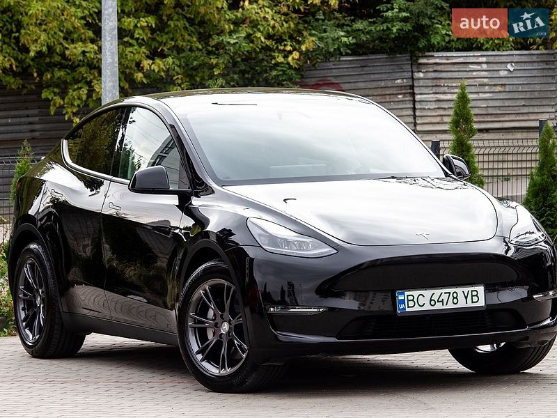 Tesla Model Y 2024