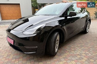 Tesla Model Y  2023