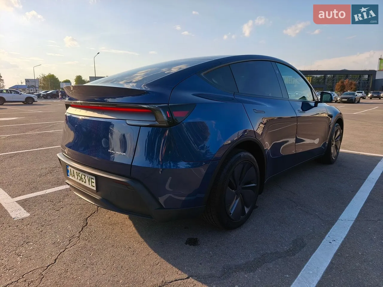2025 Tesla Model Y - мініатюра 5