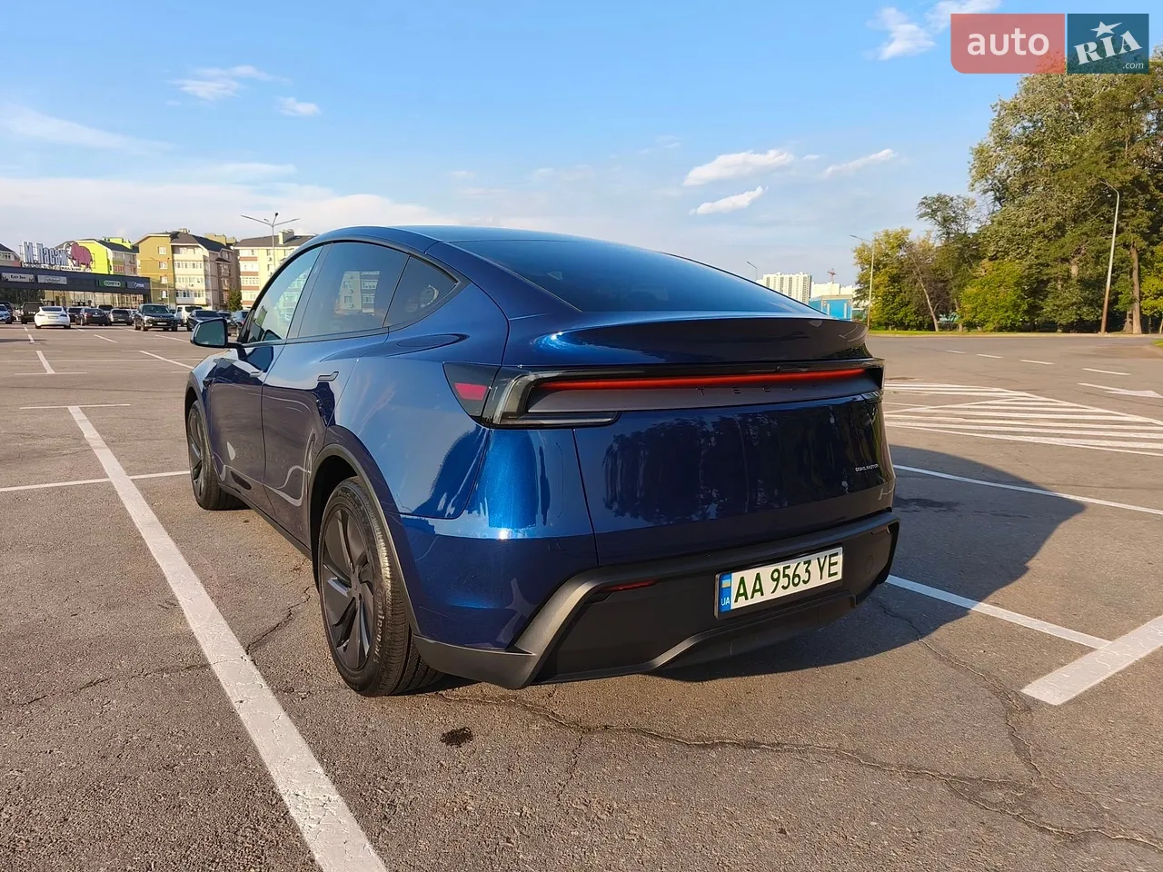 2025 Tesla Model Y - мініатюра 3
