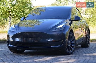 Tesla Model Y  2024