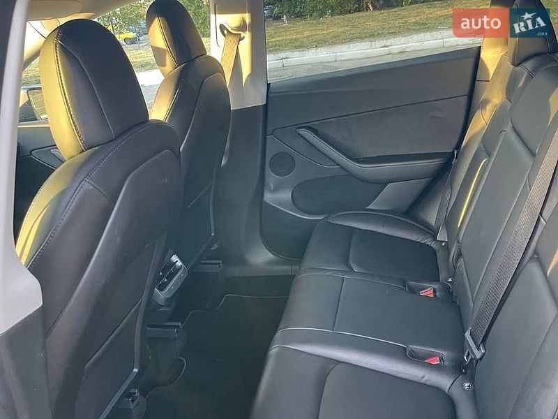 Позашляховик / Кросовер Tesla Model Y 2021 в Львові