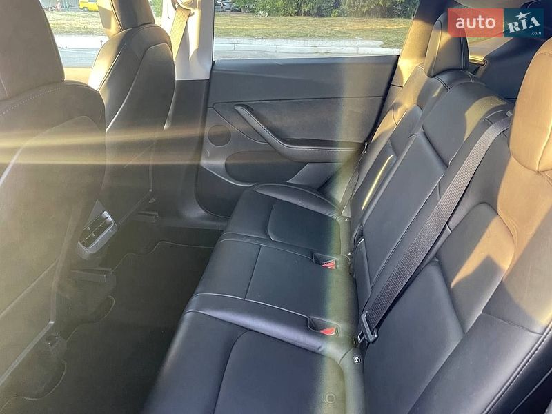 Позашляховик / Кросовер Tesla Model Y 2021 в Львові