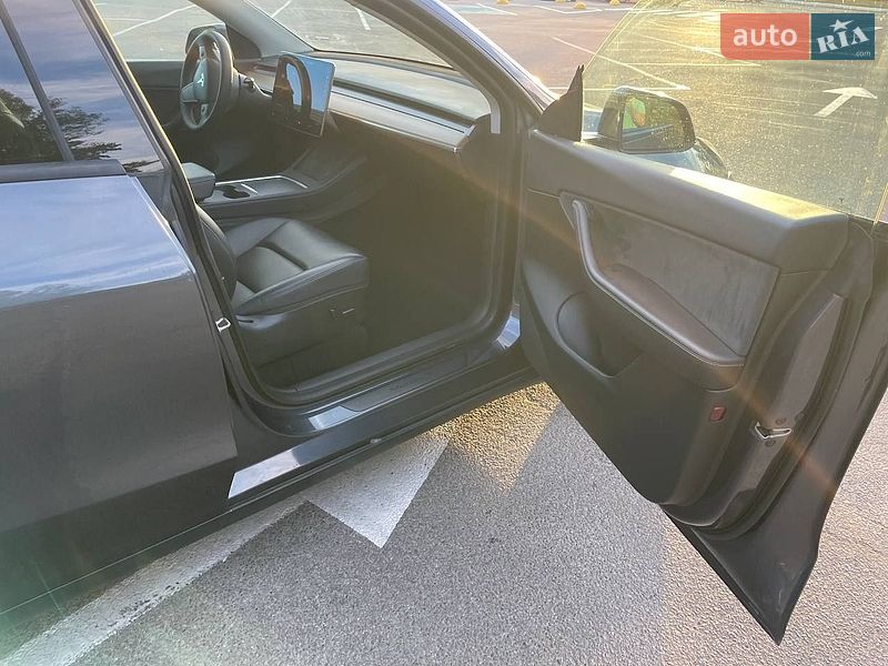 Позашляховик / Кросовер Tesla Model Y 2021 в Львові