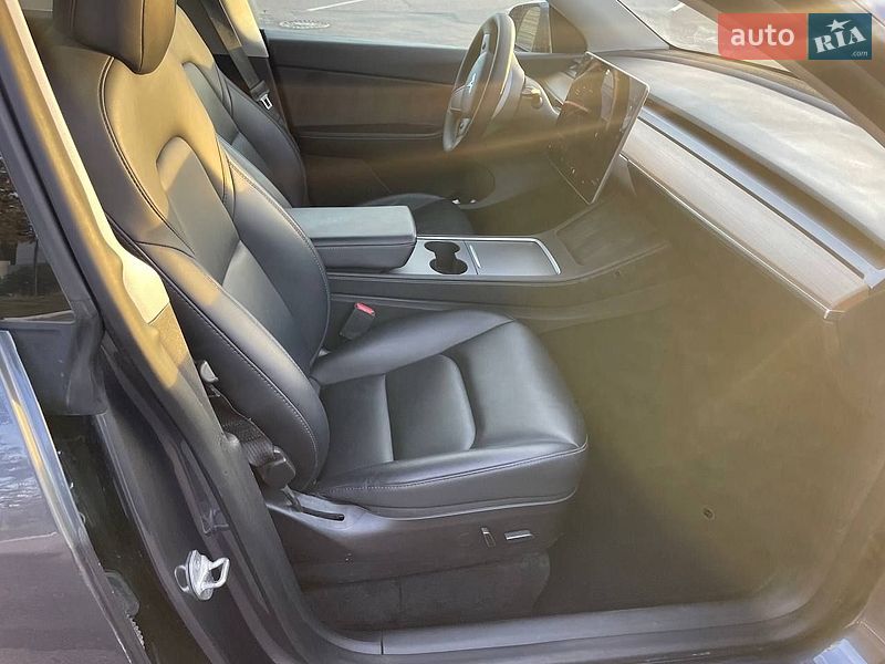Позашляховик / Кросовер Tesla Model Y 2021 в Львові