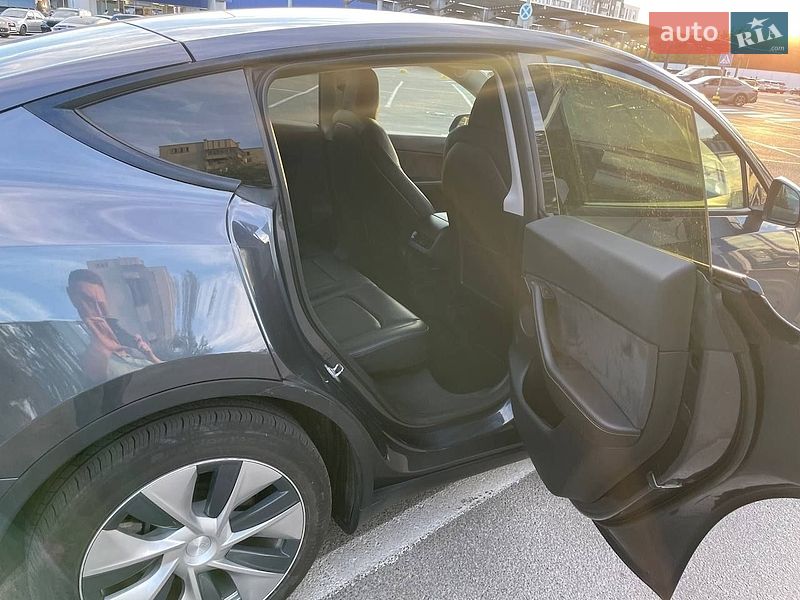 Позашляховик / Кросовер Tesla Model Y 2021 в Львові