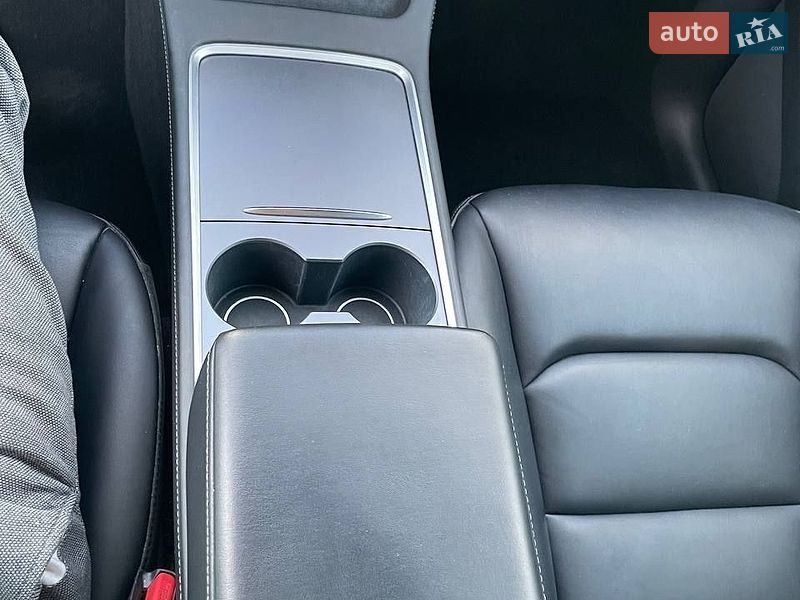 Позашляховик / Кросовер Tesla Model Y 2021 в Львові