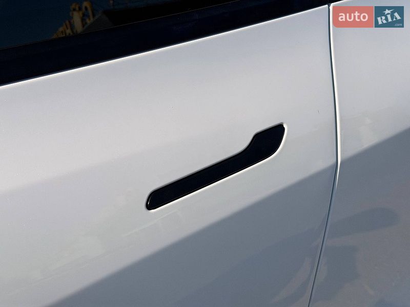 Позашляховик / Кросовер Tesla Model Y 2023 в Кривому Розі