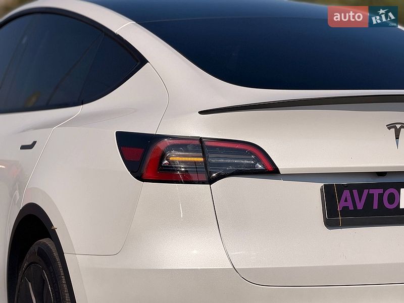 Позашляховик / Кросовер Tesla Model Y 2023 в Кривому Розі