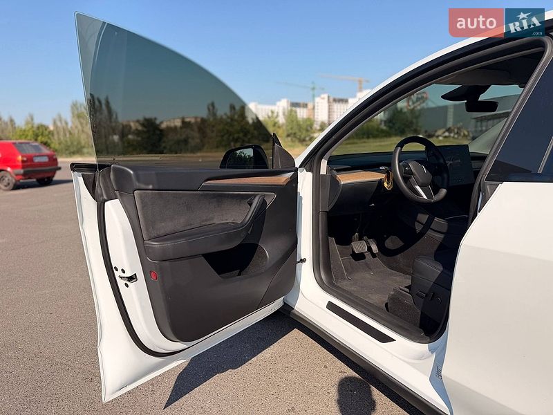Позашляховик / Кросовер Tesla Model Y 2023 в Кривому Розі