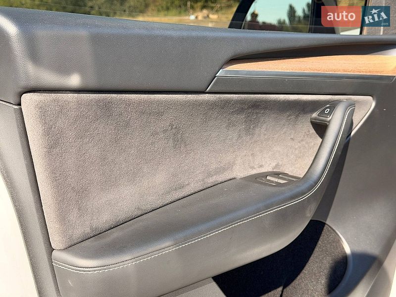 Позашляховик / Кросовер Tesla Model Y 2023 в Кривому Розі
