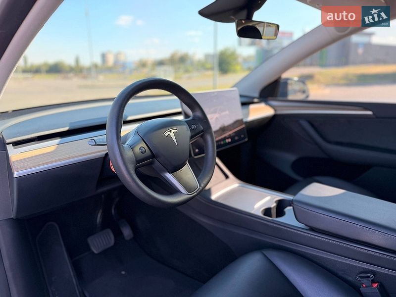 Позашляховик / Кросовер Tesla Model Y 2023 в Кривому Розі