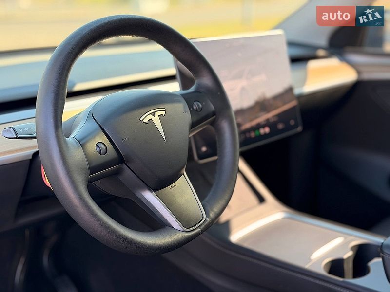 Позашляховик / Кросовер Tesla Model Y 2023 в Кривому Розі
