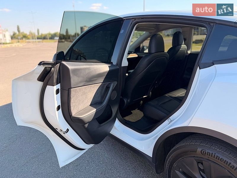Позашляховик / Кросовер Tesla Model Y 2023 в Кривому Розі