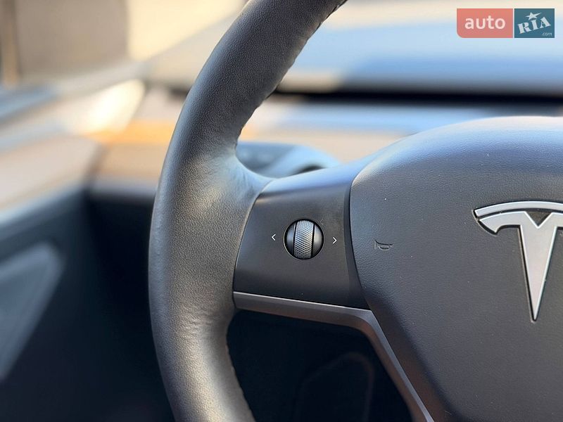 Позашляховик / Кросовер Tesla Model Y 2023 в Кривому Розі