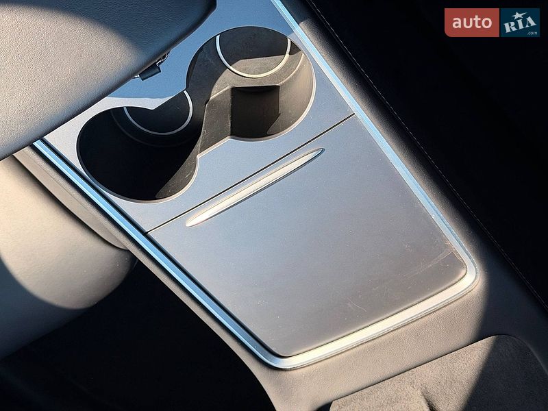Позашляховик / Кросовер Tesla Model Y 2023 в Кривому Розі