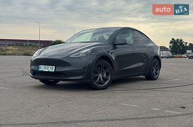 Tesla Model Y  2025