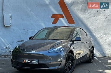 Tesla Model Y  2023