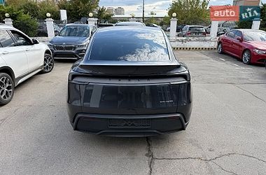 Tesla Model Y  2026