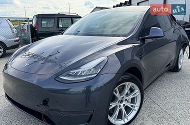 Tesla Model Y  2021