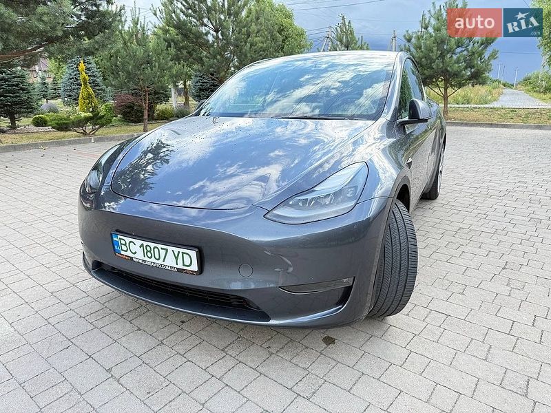 Tesla Model Y 2023