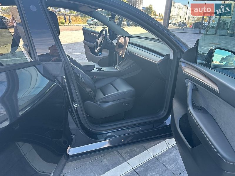 Позашляховик / Кросовер Tesla Model Y 2024 в Києві