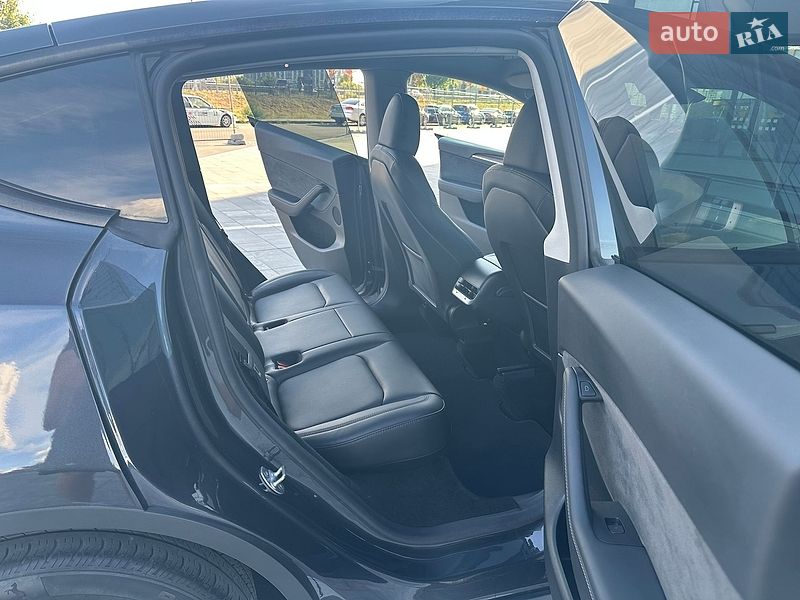 Позашляховик / Кросовер Tesla Model Y 2024 в Києві
