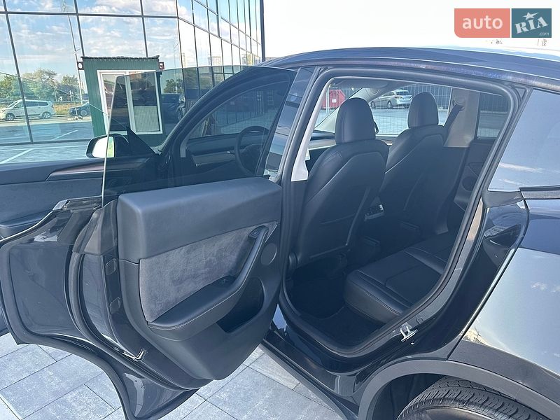 Позашляховик / Кросовер Tesla Model Y 2024 в Києві