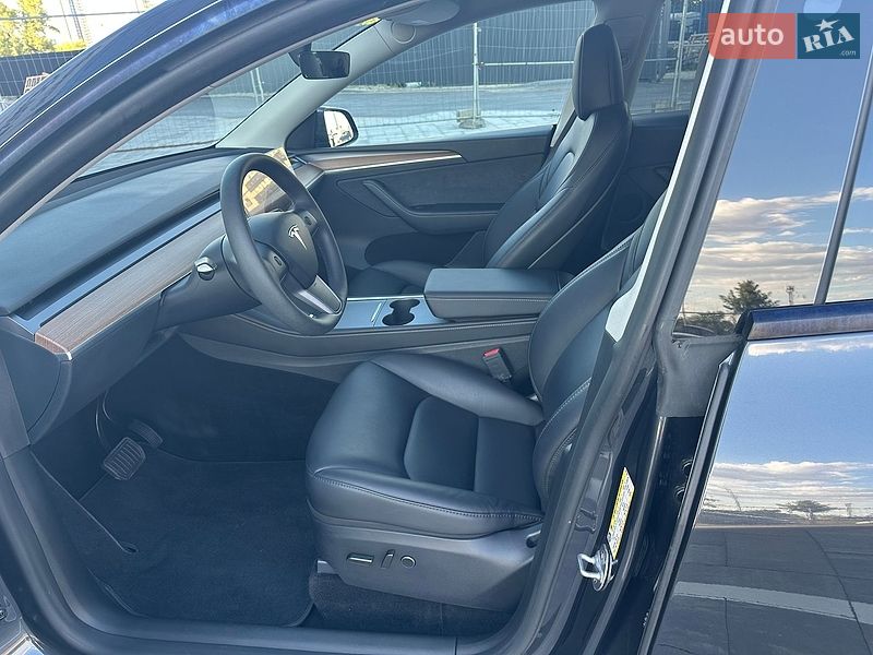 Позашляховик / Кросовер Tesla Model Y 2024 в Києві
