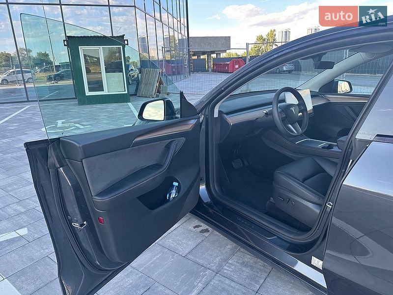 Позашляховик / Кросовер Tesla Model Y 2024 в Києві