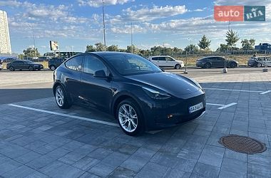 Позашляховик / Кросовер Tesla Model Y 2024 в Києві