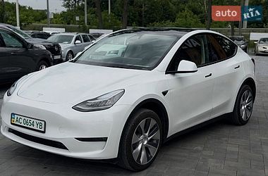Tesla Model Y  2023