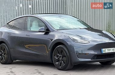 Tesla Model Y  2023