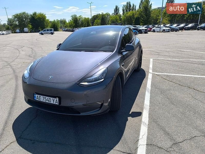 Tesla Model Y 2023