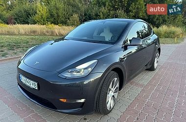 Tesla Model Y  2024