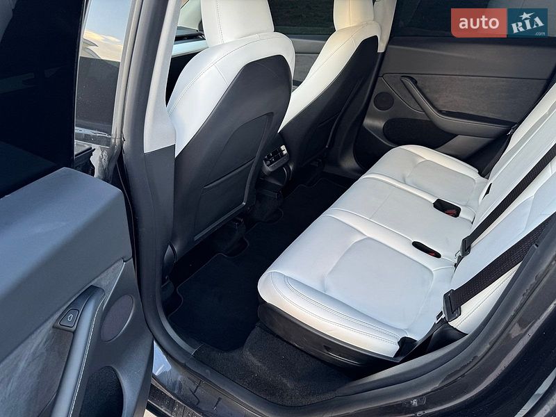 Внедорожник / Кроссовер Tesla Model Y 2024 в Обухове