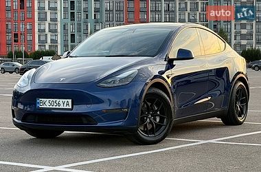 Tesla Model Y  2021