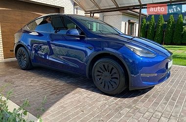 Tesla Model Y  2024