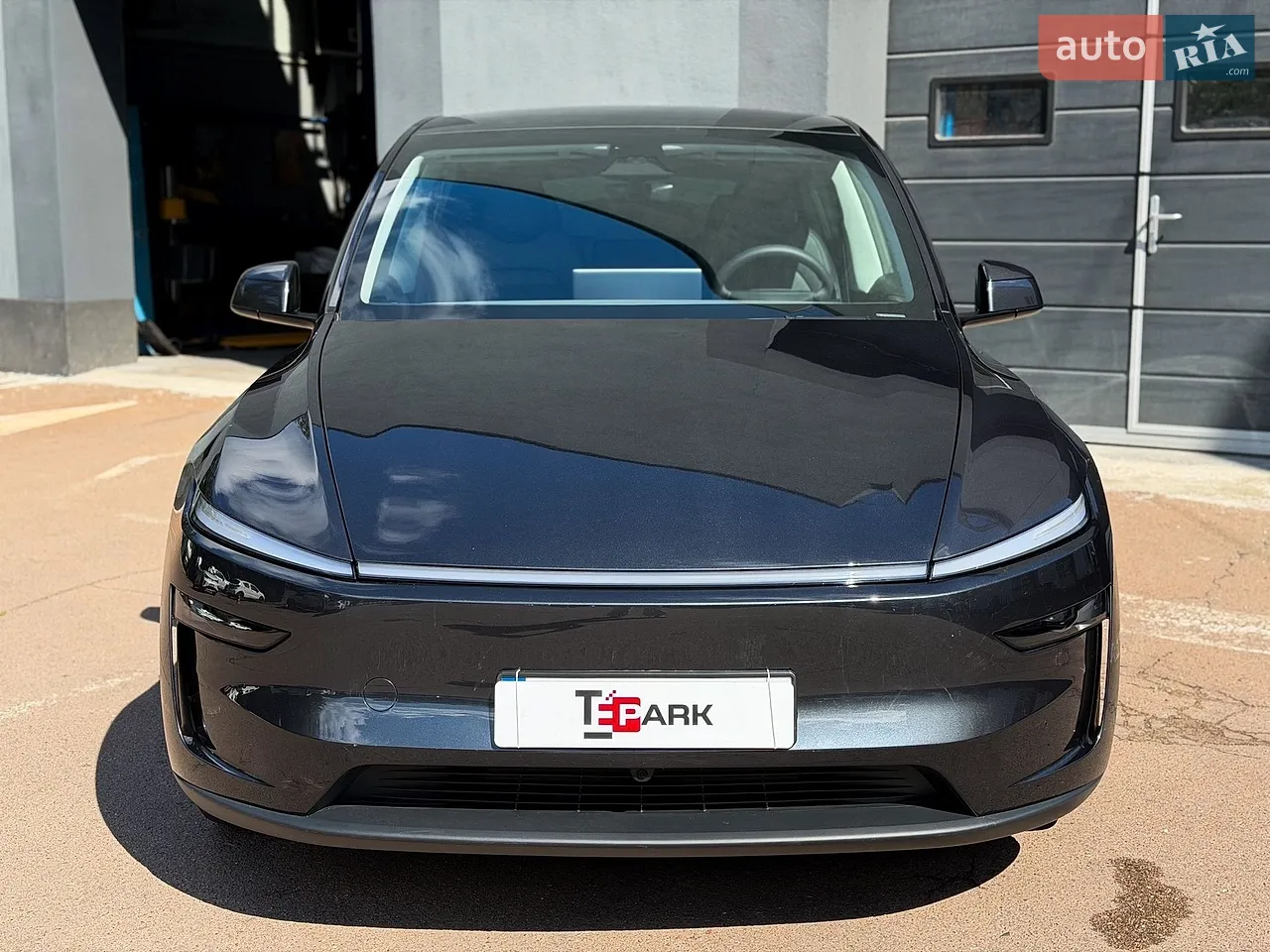 2025 Tesla Model Y - мініатюра 3