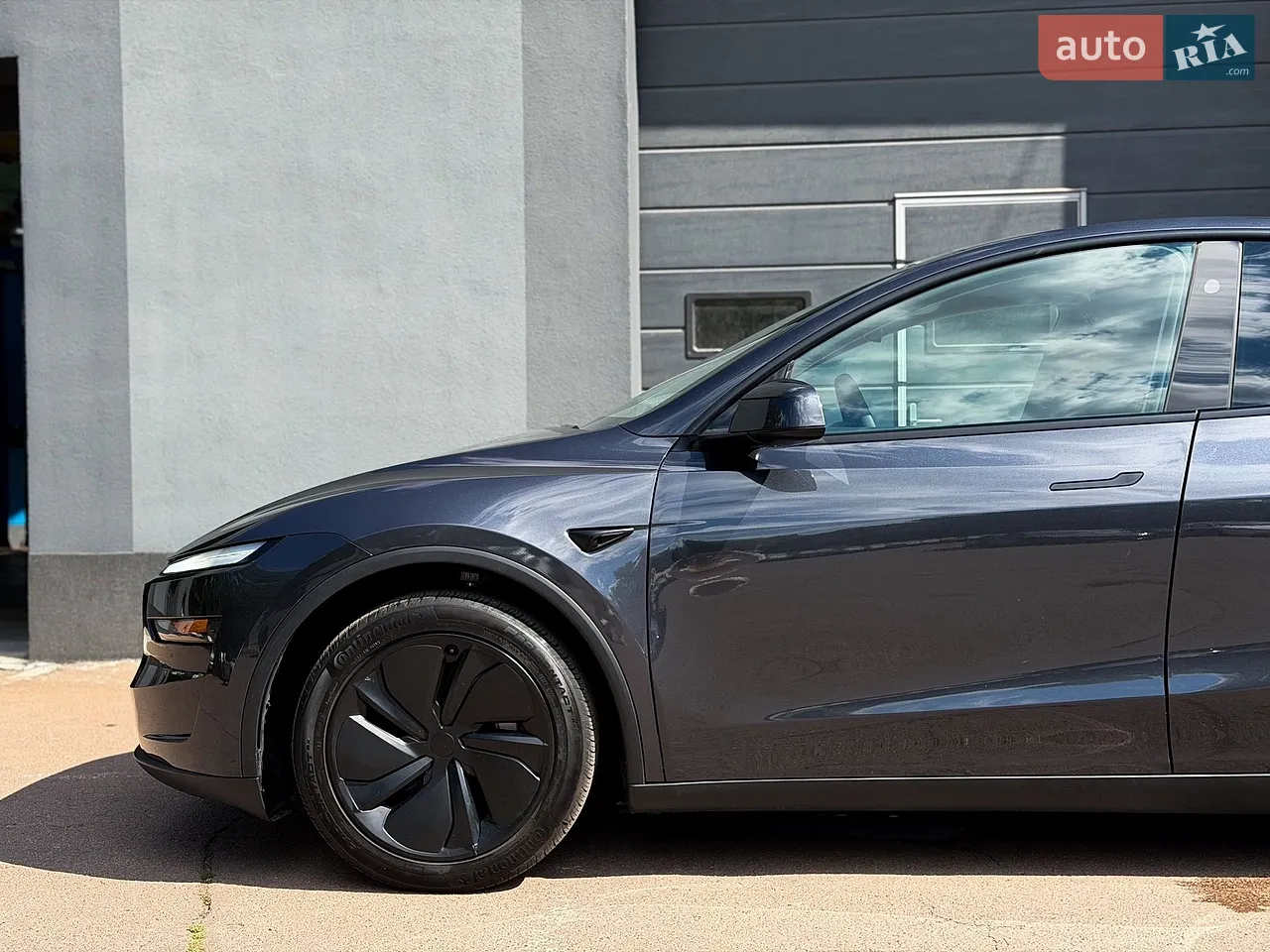 2025 Tesla Model Y - мініатюра 5