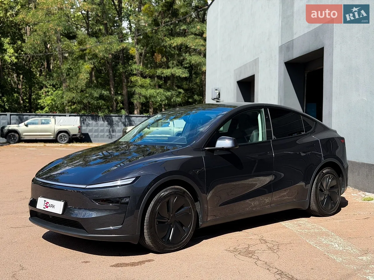 2025 Tesla Model Y - мініатюра 4