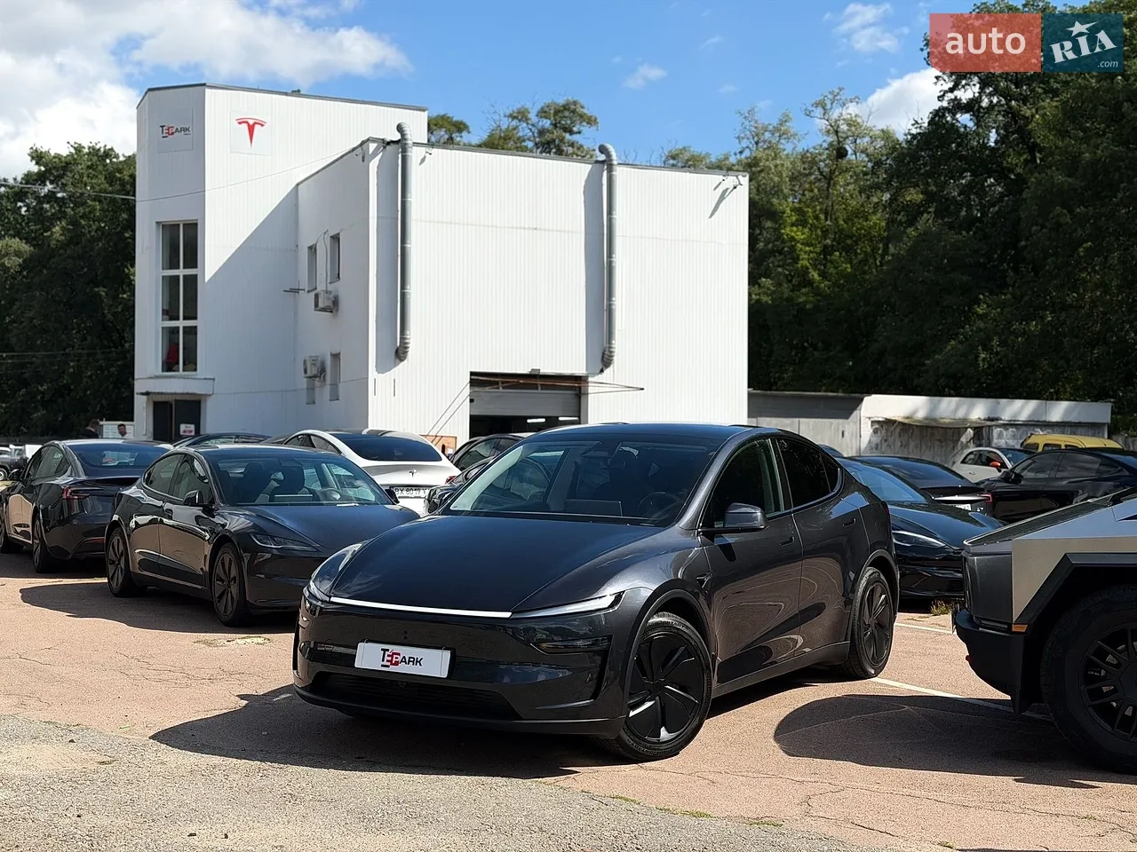 2025 Tesla Model Y - мініатюра 2