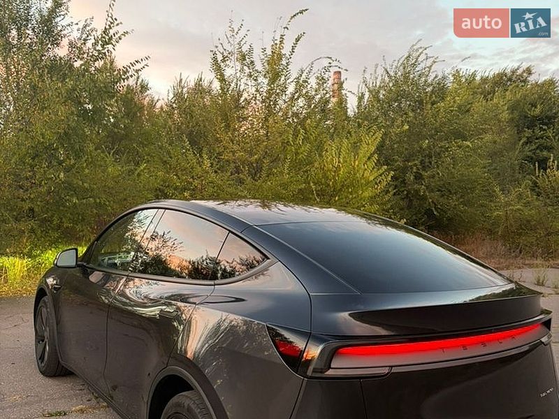 Позашляховик / Кросовер Tesla Model Y 2025 в Києві фото 5 Позашляховик / Кросовер Tesla Model Y 2025 в Києві