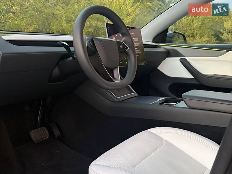 Позашляховик / Кросовер Tesla Model Y 2025 в Києві фото 13 Позашляховик / Кросовер Tesla Model Y 2025 в Києві