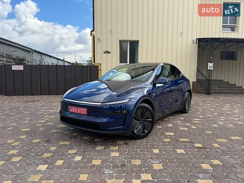 Tesla Model Y 2025