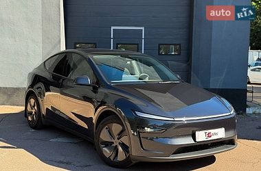 Tesla Model Y 2025